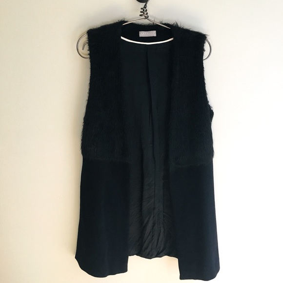 Kapaula Black Faux Fur Vest - Picture 2 of 8